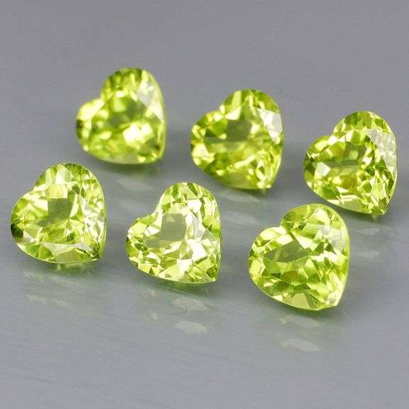 Fantastic 5.03ct 6x6mm heart cut Peridot set