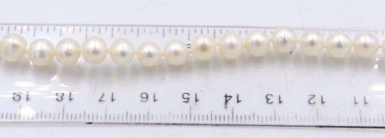 Set of 6.5-7mm Pearl necklace, bracelet and stud earrings in 14kt Yellow gold