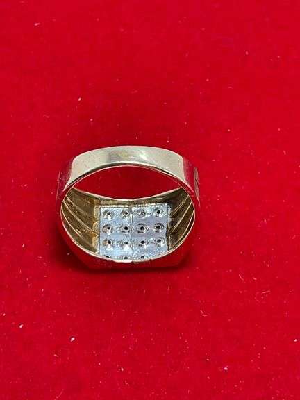 MEN'S GOLD AND DIAMOND RING