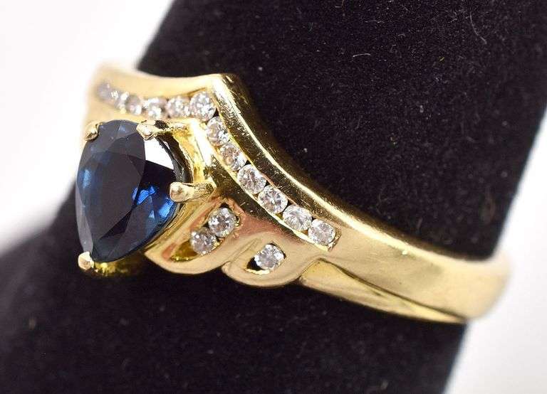 Wonderful Blue Sapphire and Diamond Ring in 18K yellow Gold
