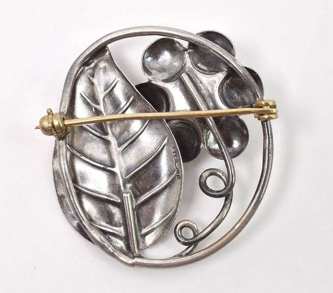 Wonderful Floral Pin in Sterling Silver