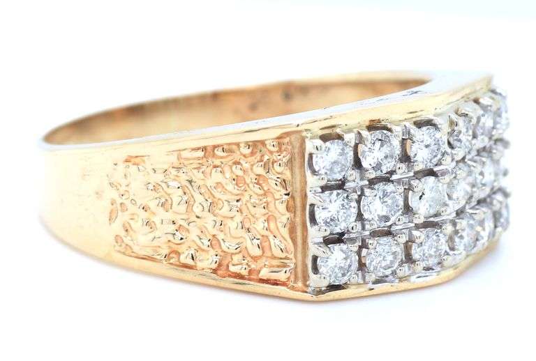 Gent's 14kt yellow gold 0.70ctw three row diamond ring