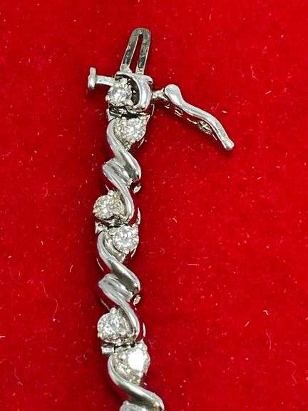CERTIFIED 14K WHITE GOLD AND DIAMOND BRACELET.