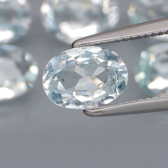 Glittering 3.49ct untreated platinum blue Aquamarine set