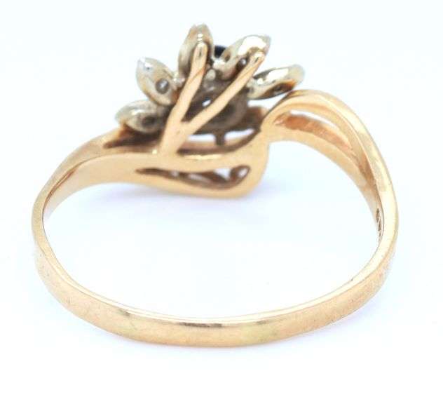 14kt Yellow gold blue sapphire flower style ring