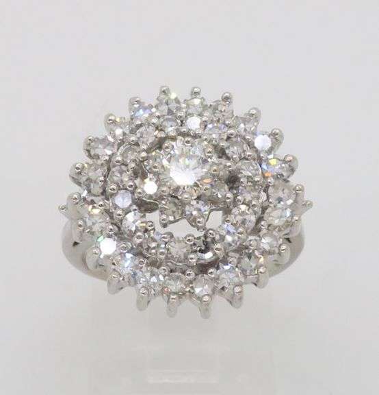 18k White Gold Diamond Custer Ring