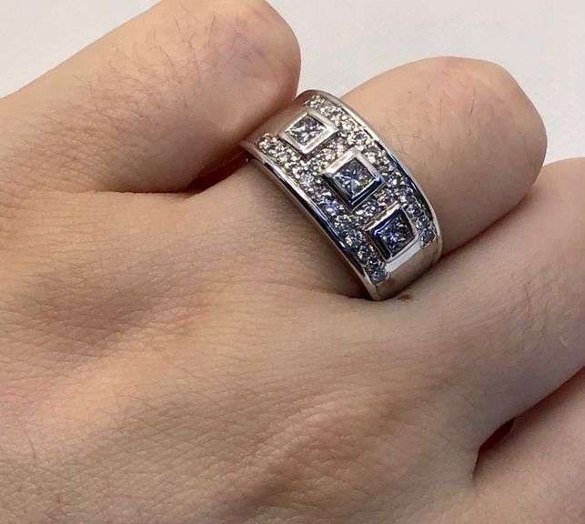 STUNNING AND IMPRESSIVE 14K WHITE GOLD MULTI DIAMOND MEN’S RING