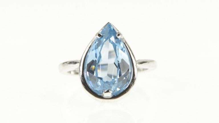 10K White Gold Pear Blue Topaz Tear Drop Solitaire Statement Ring