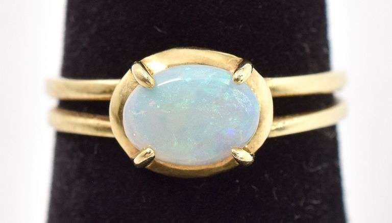 Pretty 14K Yellow Gold Opal Gemstone Ring