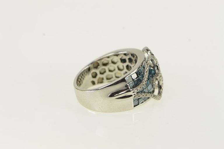 14K White Gold 1.75 Ctw Blue and White Diamond Heart Ring