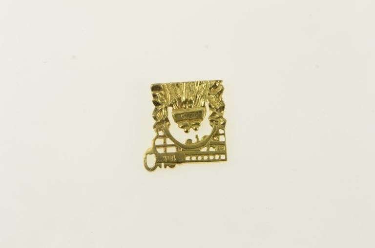 18K Yellow Gold Queenstown New Zealand Travel Charm/Pendant