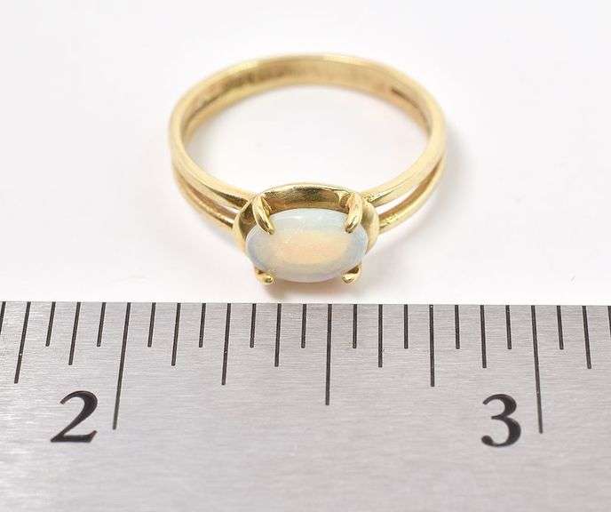 Pretty 14K Yellow Gold Opal Gemstone Ring