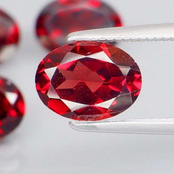 Amazing 5.88ct oval cut cherry red Garnet set