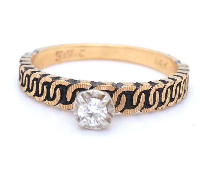 14kt Yellow gold diamond ring
