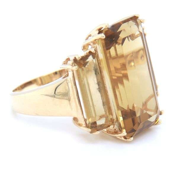 14kt Yellow gold Emerald cut quartz ring