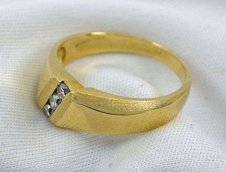 Easy to Wear Man's 3 Diamond Ring
