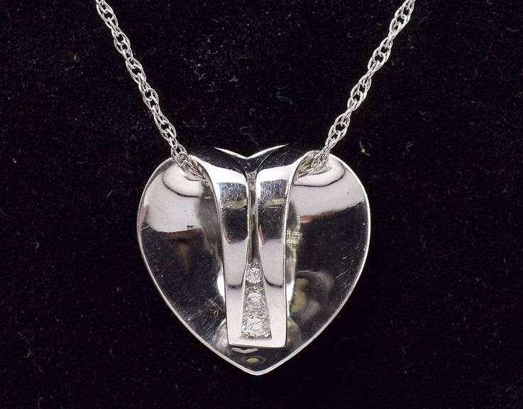 Fantastic Diamond Heart Pendant Necklace in 18K White Gold