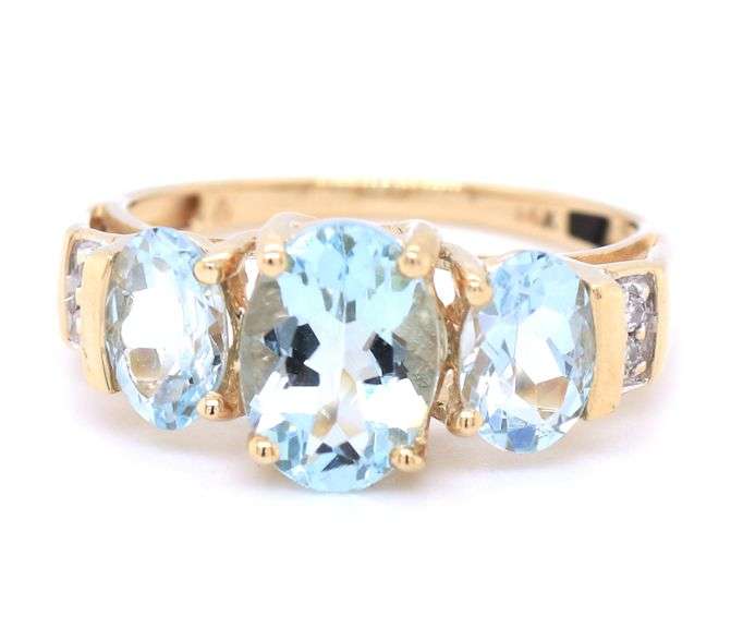 14kt Yellow gold 2ctw oval aquamarine and diamond accent 3 stone ring