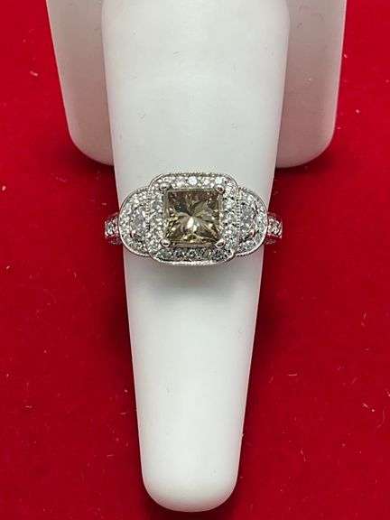 CERTIFIED 18K WHITE GOLD DIAMOND RING