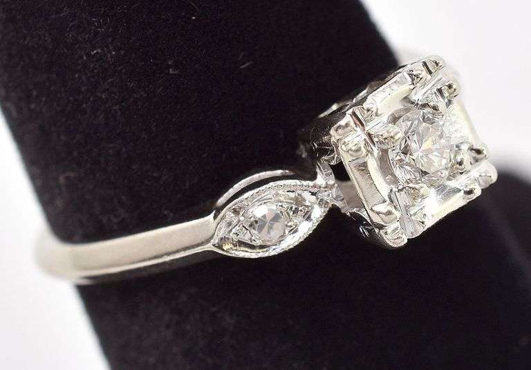 Shiny 14K White Gold Diamond Ring
