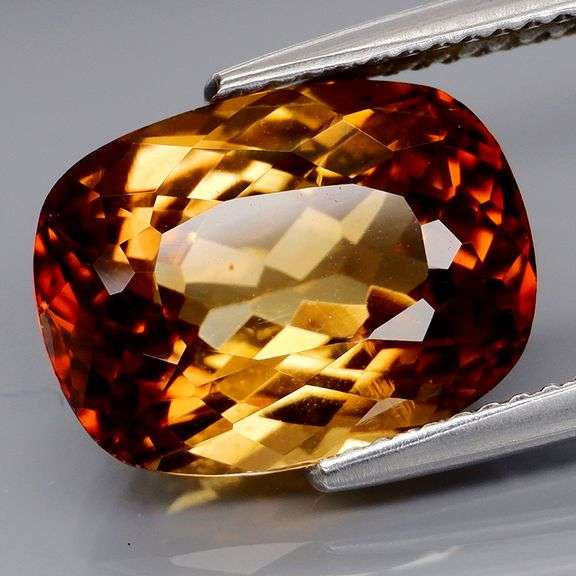 Exquisite 8.31ct bi-color Imperial Topaz