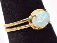 Pretty 14K Yellow Gold Opal Gemstone Ring