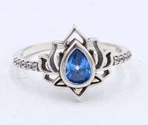 2 Pairs of stud earrings and ring in 925 sterling silver