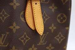 Louis Vuitton Petite Bucket bag