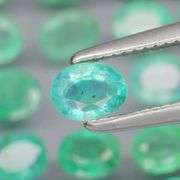 Vivid! Top green 5.75ct Colombian Emerald set