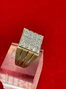 MEN'S GOLD AND DIAMOND RING