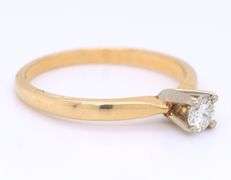 14kt Yellow gold diamond solitaire ring