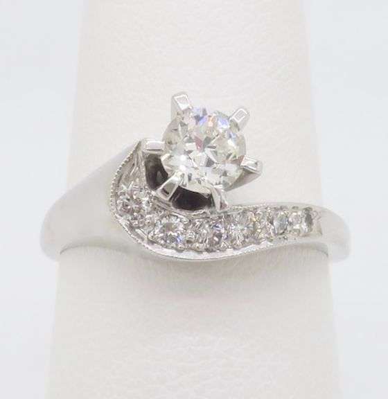 Vintage Diamond Ring in White Gold
