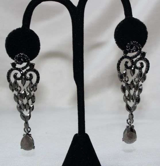 A Very Sexy  Fashion  Design Earrings