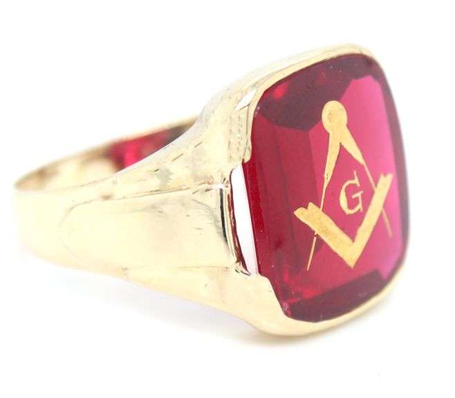 10kt Yellow gold Masonic red stone ring