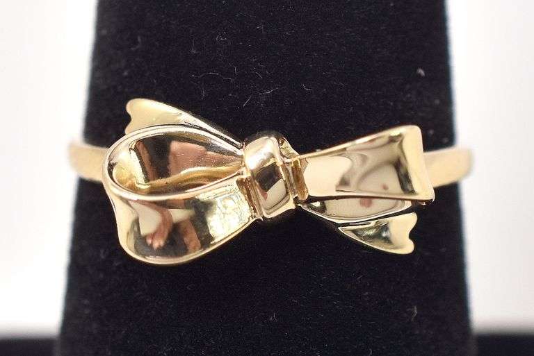 Beautiful Bow Ring in 14K Yellow Gold