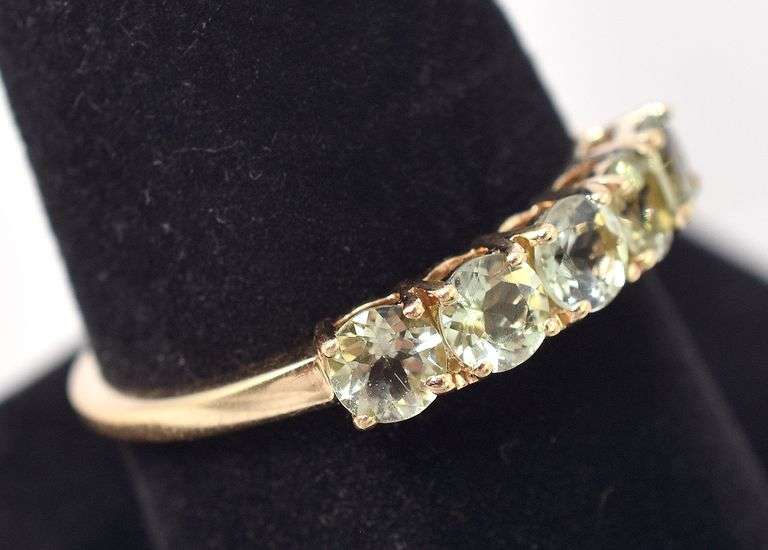 Dazzling 10K Yellow Gold Peridot Gemstone Ring