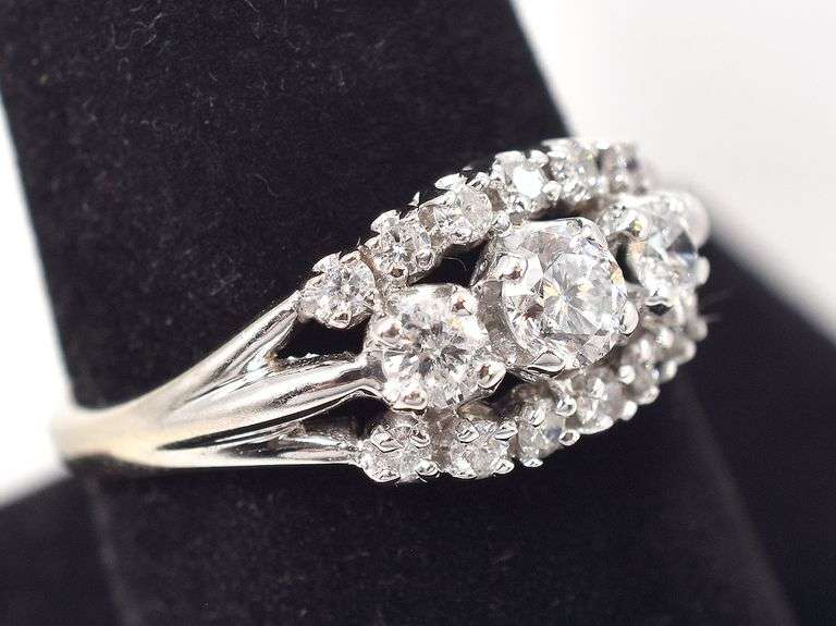Delightful Diamond Ring in 14K Yellow Gold