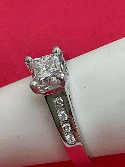 CERTIFIED 14K WHITE GOLD DIAMOND ENGAGEMENT RING