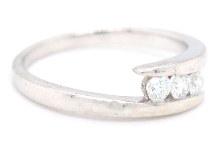14kt White gold 0.35ctw 3 stone diamond bypass band