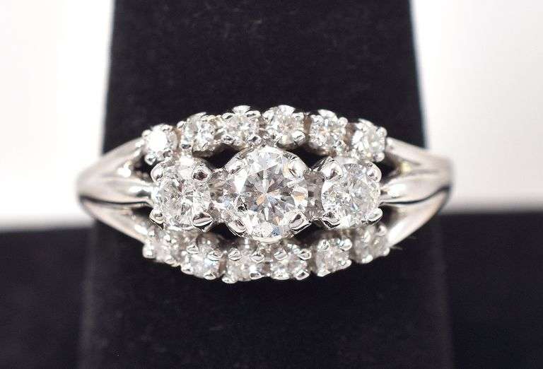 Delightful Diamond Ring in 14K Yellow Gold