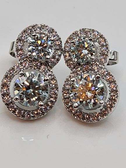 Sparkling 4.25 Ctw VVs1 White Ice Blue Lab Simulated Diamond Earrings