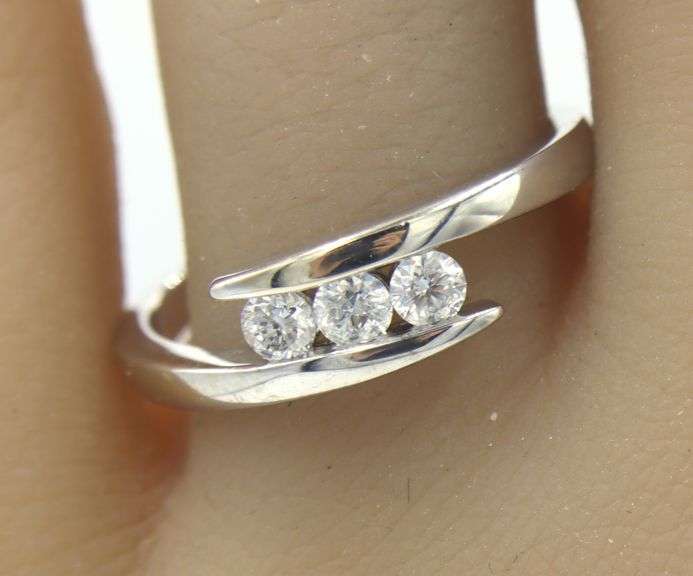 14kt White gold 0.35ctw 3 stone diamond bypass band