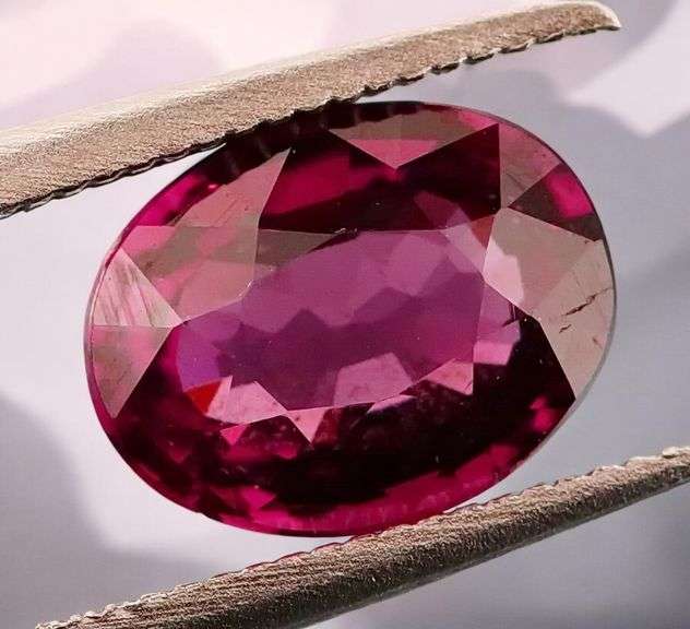Glittering 1.38ct untreated top violet pink Rhodolite Garnet