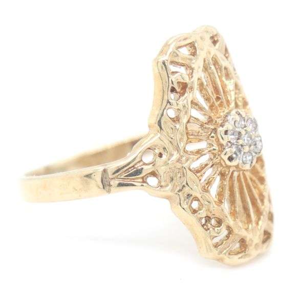 10kt Yellow gold Filigree diamond ring
