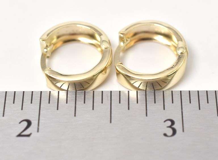 Simply Cute 14K Yellow Gold Huggie Hoop Earrings