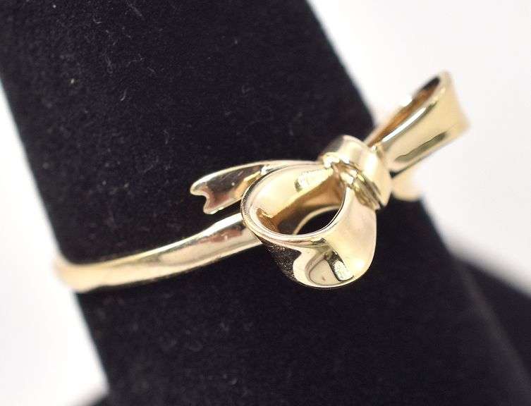 Beautiful Bow Ring in 14K Yellow Gold