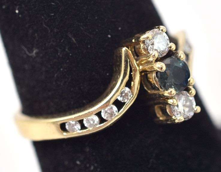 Delightful Sapphire and Diamond Ring in 18K Yellow Gold
