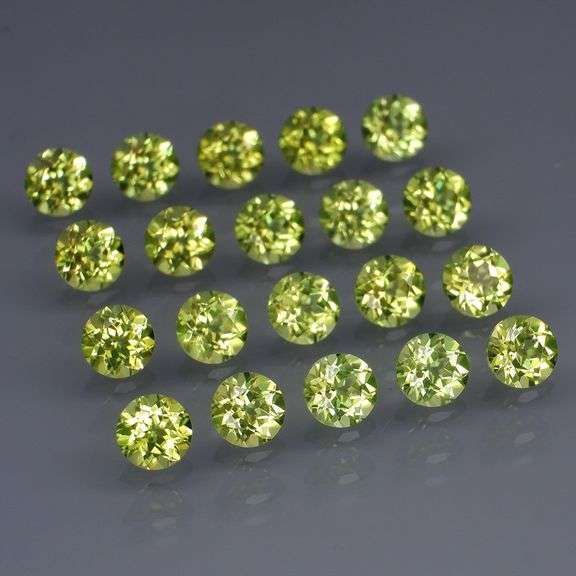 Round cut! Untreated! Matched! 5.51ct Peridot set!