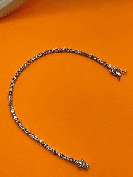 CERTIFIED BRAND NEW 14K WHITE GOLD DIAMOND TENNIS BRACELET.