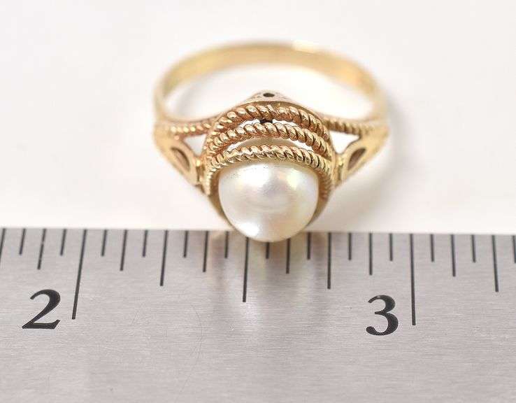 Gorgeous Pearl Ring in 14K Yellow Gold